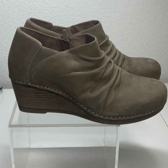 Dansko Sheena Leather Ankle Bootie Tan / Mushroom Size 40 - Picture 4 of 7